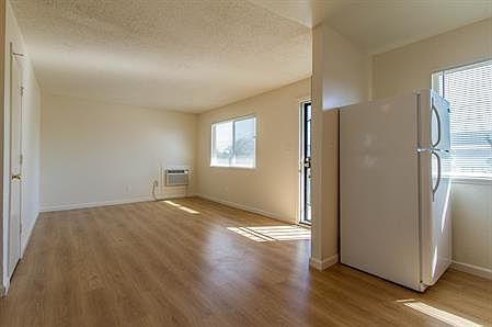 5th image of 221 Sunset Dr APT 5