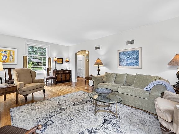 5th image of 1130 Woodlawn Ave