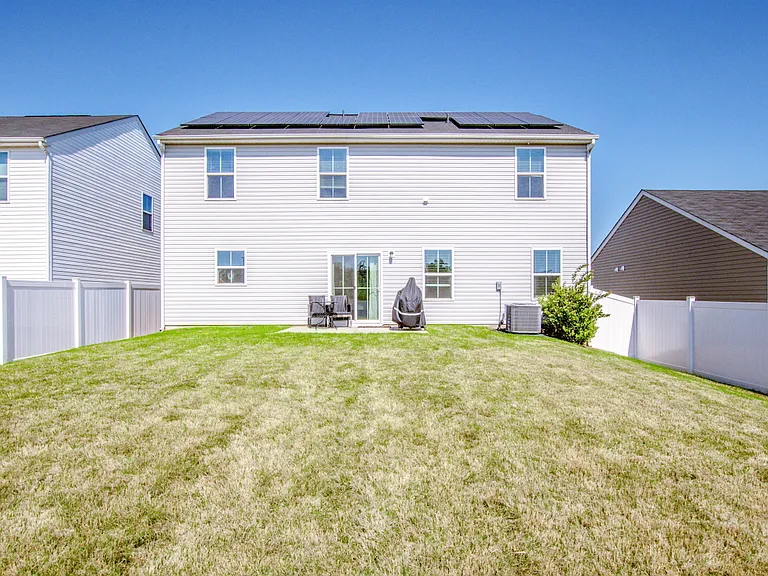 177 Crownpiece St — Photo 40