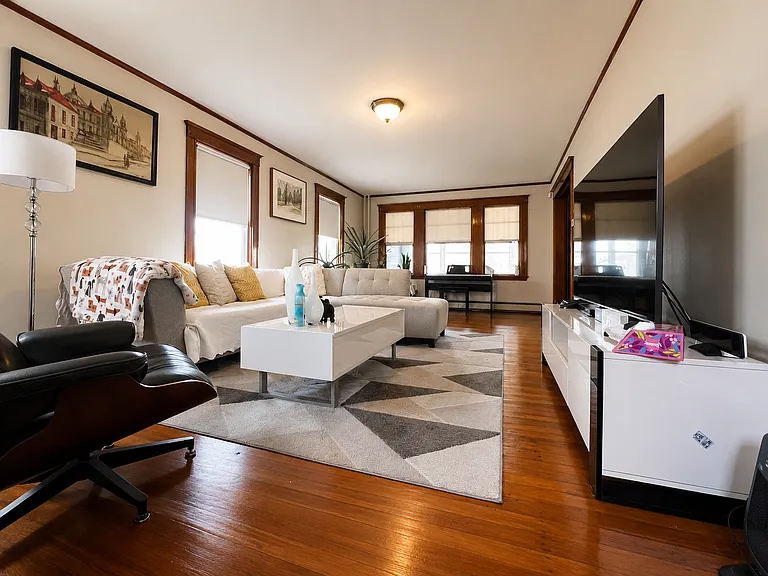 85 Walnut St — Photo 4