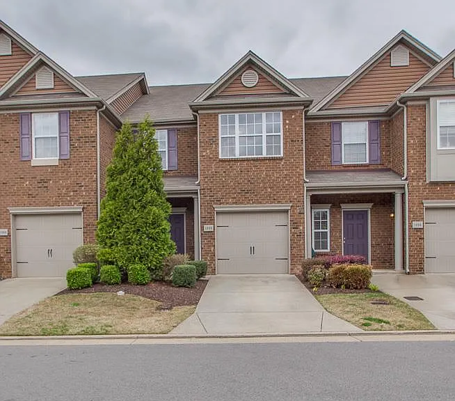 1058 Ashmore Dr — Photo 2