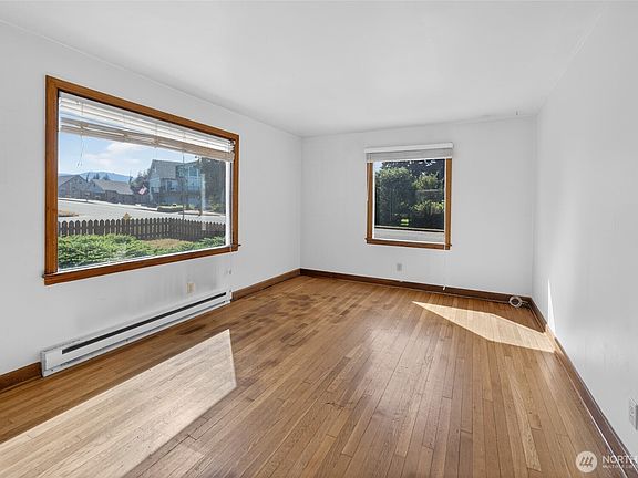 5th image of 1039 W Sixth Street