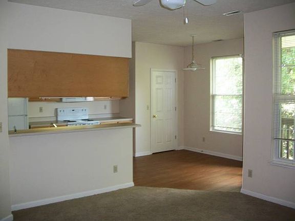 Living looking into Kitch