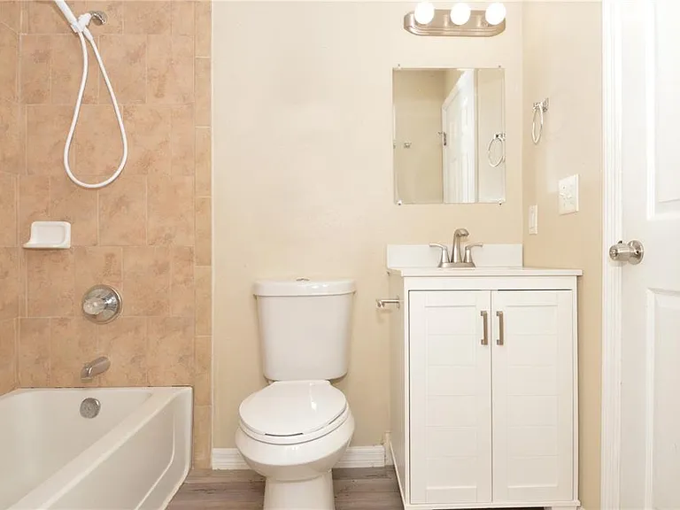 8764 Mallard Reserve Dr #101 — Photo 49