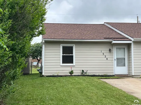 1328 E 25th Ter, Lawrence, KS 66046