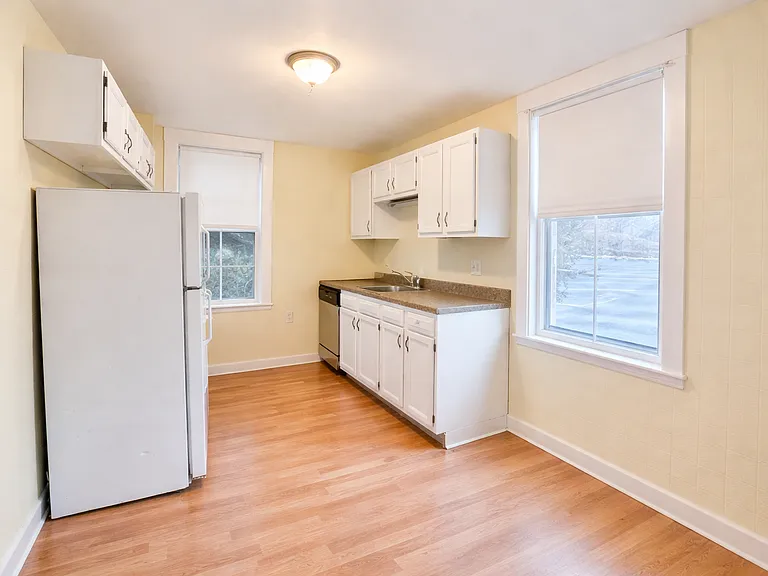 1130B Washington St — Photo 3