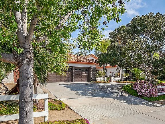 Attached 3 car garage