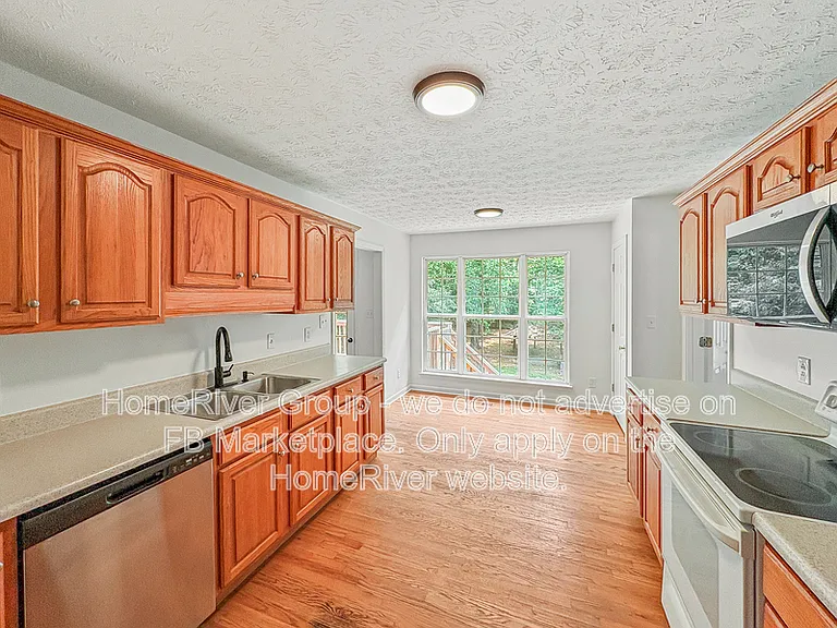 72 Elaine Dr — Photo 6