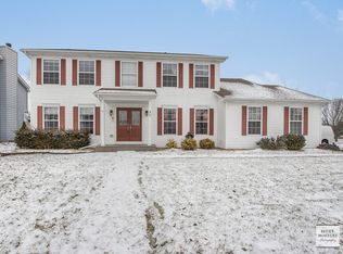 40 S Hankes Rd, Aurora, IL 60506