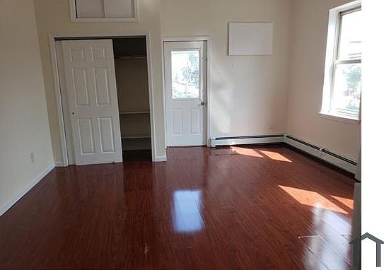 1st image of 554 1st Ave APT 1