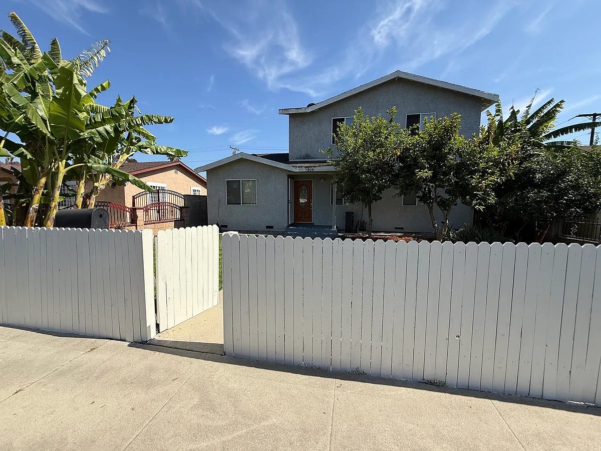 freshly painted, enclosed front yard with mature fruit bearing banana and guava trees - 306 E Cummings Ln