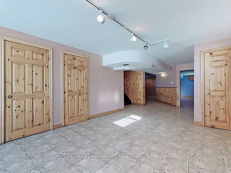 8748 Creditview Rd — Photo 3