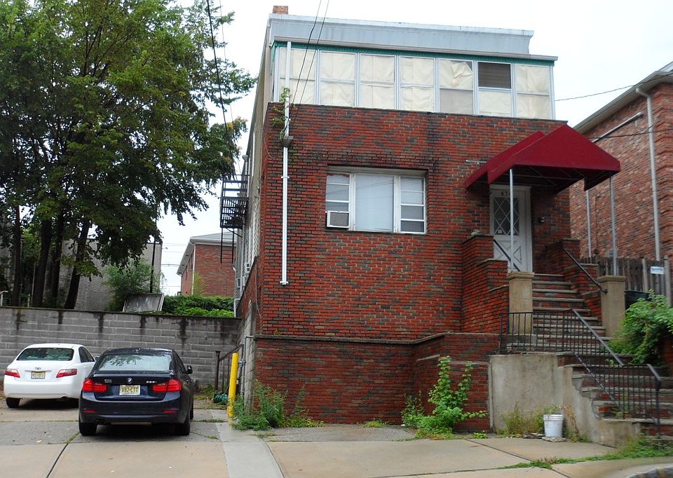 2nd image of 474 Summit Ave