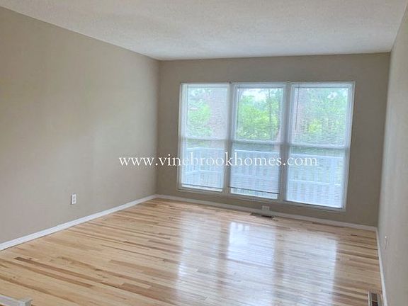 3rd image of 2215 Spoonwood Ln