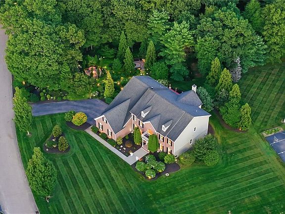 3rd image of 10 Lovegreen Ln