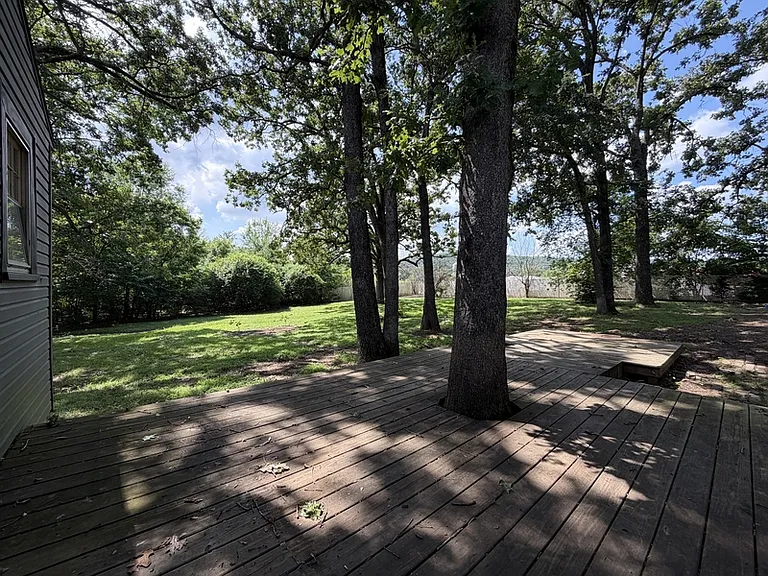 1095 S Ray Ave — Photo 19