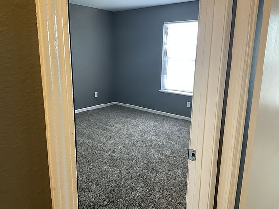 2nd image of 320 Stratford Way APT 1