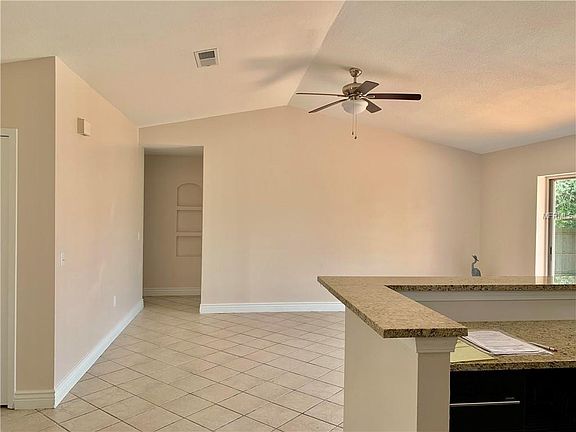4th image of 2916 W Elston Dr