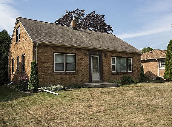 2nd image of 633 Sycamore Ave