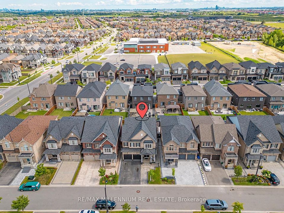 1st image of 18 Boone Cres