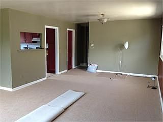 3rd image of 33 Essex Ave
