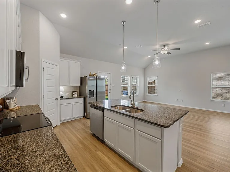 223 Miramar Ave — Photo 12