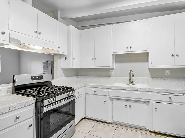 Stillman Apartments — Photo 6