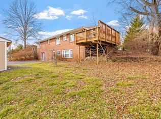 7 Malaga Dr, Ewing, NJ 08638