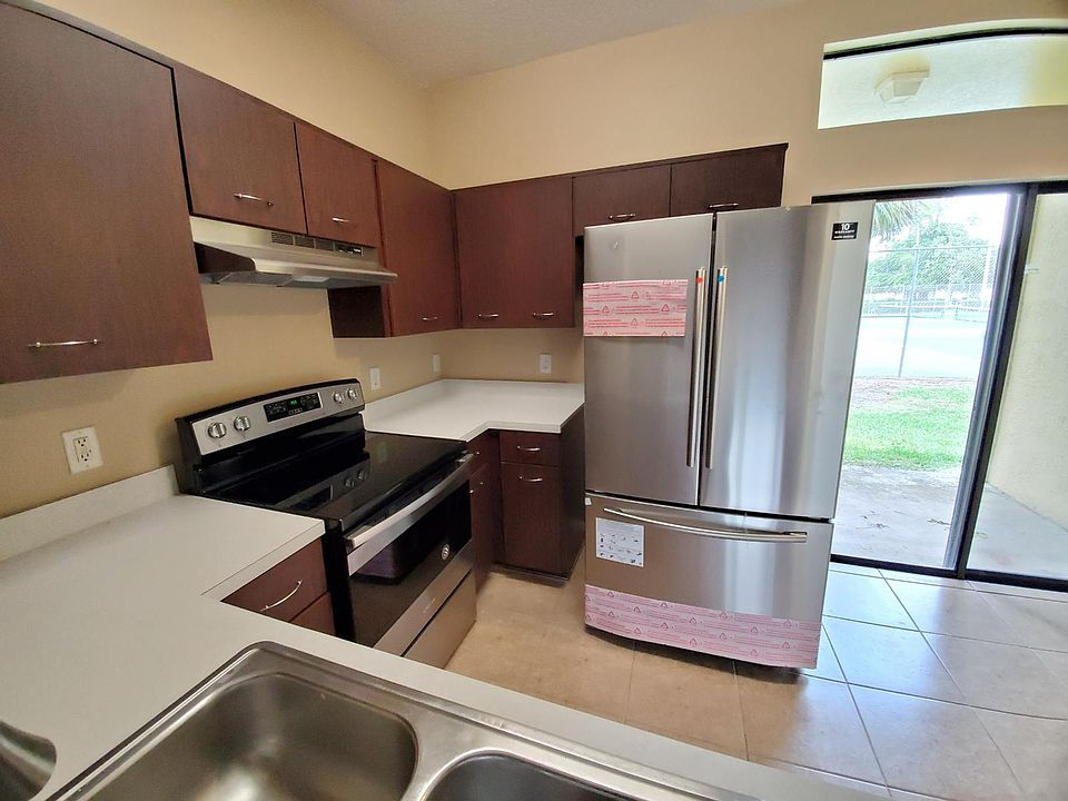 1st image of 6001 Scotchwood Gln APT 27