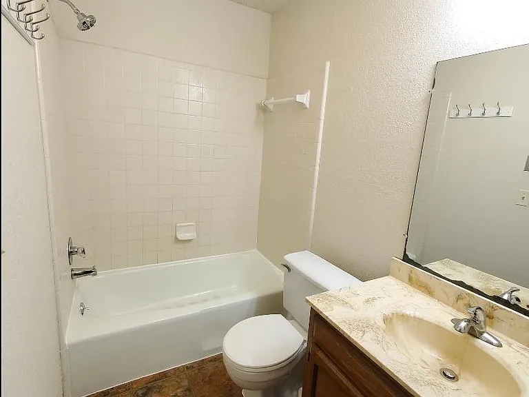 1108 W Durham St S — Photo 12