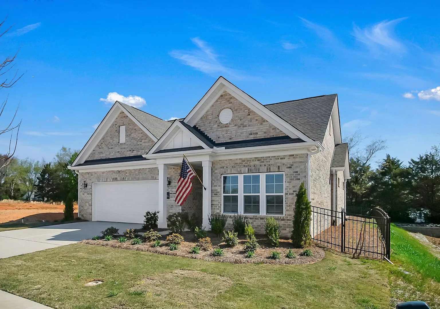 Beautiful Newer Construction In Founders Landing 55+ Community! (Pre Furniture) — Photo 3