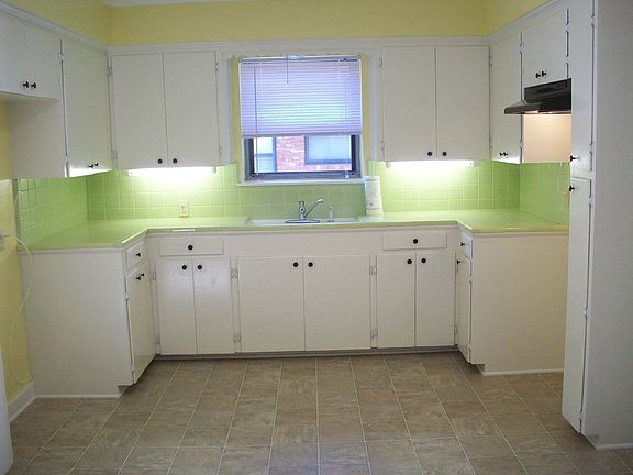 Large Kitchen Orig. Cermaic Tile
