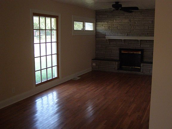 Red Oak floors and gas fireplace