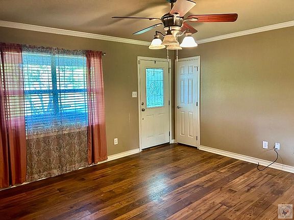 3rd image of 406 S Boggie St