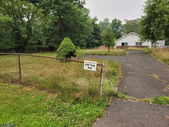 3rd image of 592 Equator Ave