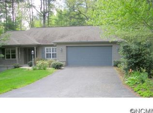 15 Tall Pines Rd, Hendersonville, NC 28739