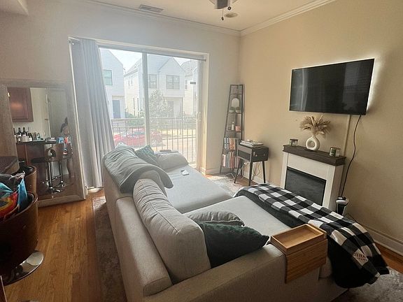 3rd image of 3731 N Milwaukee Ave APT 103