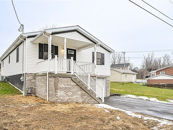 3rd image of 135 Richmond St