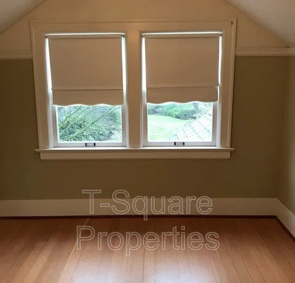 9056 Avondale Rd NE — Photo 19
