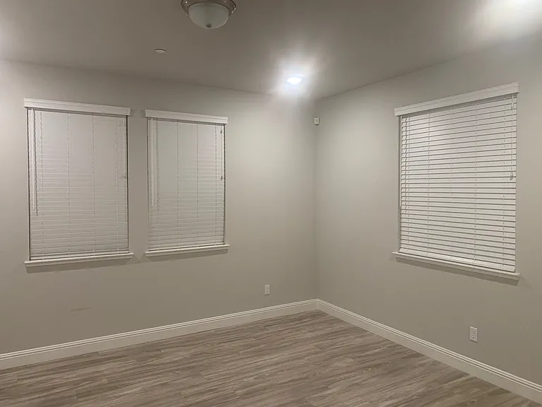 1017 Posey St — Photo 2