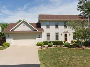 1298 Snowdon Dr, Oshkosh, WI 54904