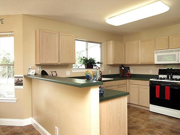 BREAKFAST BAR IN KITCHEN