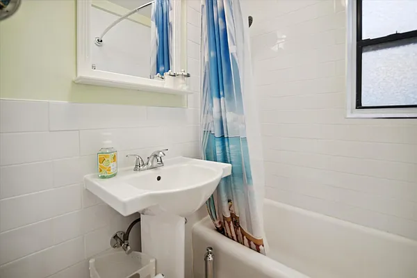 Sold by REMAX Elite | media 11