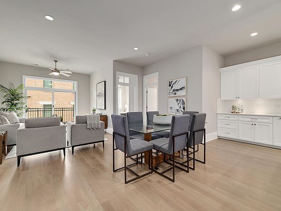 2nd image of 514 Hillgrove Ave #302