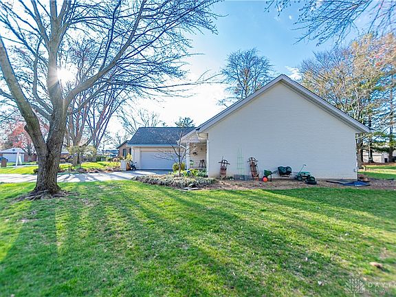 3rd image of 1615 N Woodhall Ct