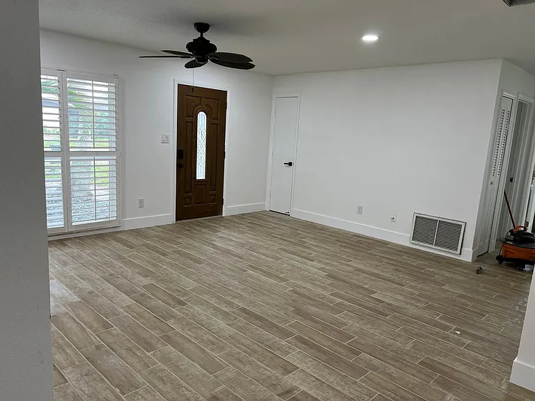 4684 Neptune Dr SE — Photo 21