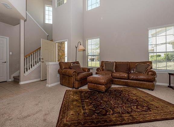 3rd image of 1101 Parmer Ln APT 125