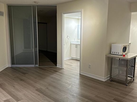 4th image of 111 Elizabeth St #636