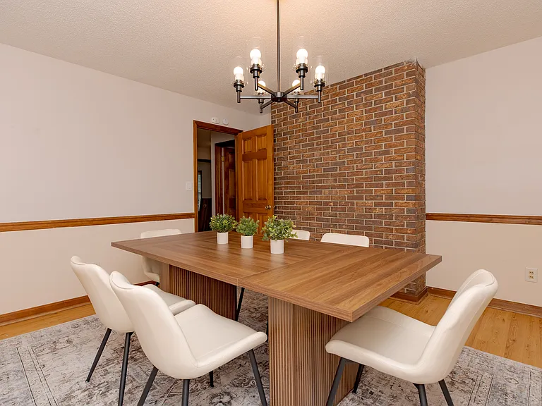 104 Alpine Ct — Photo 41