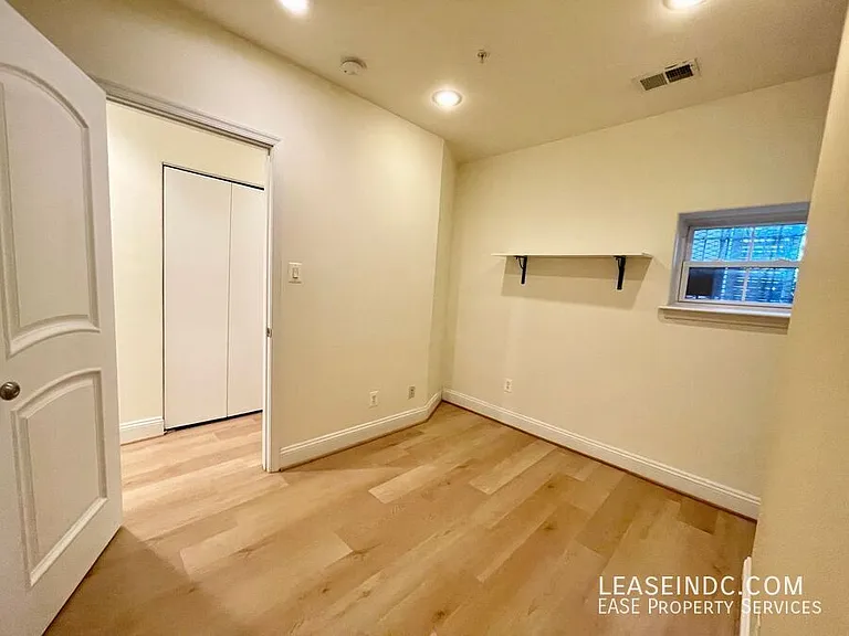 68 V St NW #1 — Photo 23